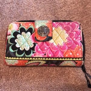 Vera Bradley Turn Lock Wallet..❤️